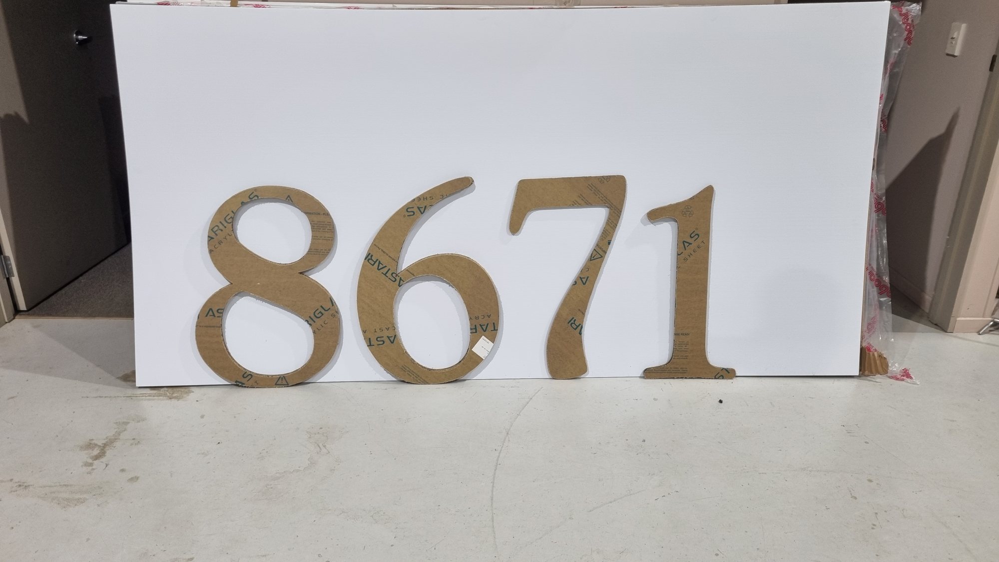 Brass-look house numbers