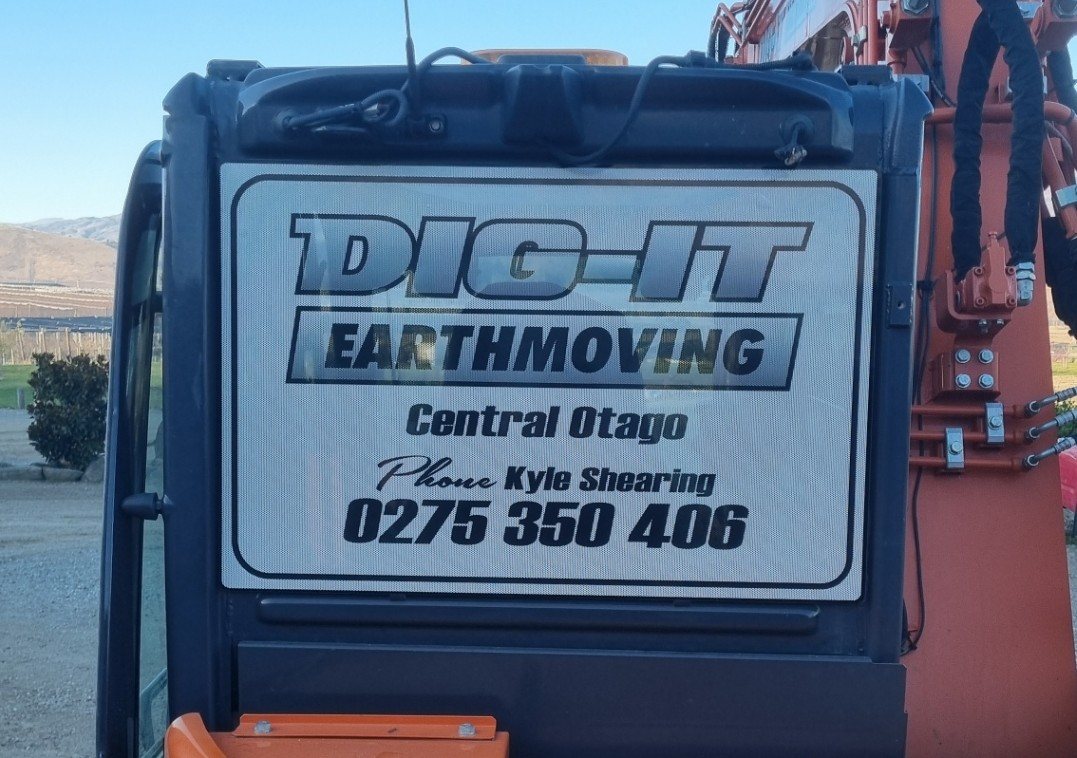 Dig-It Earthmoving digger cab sign
