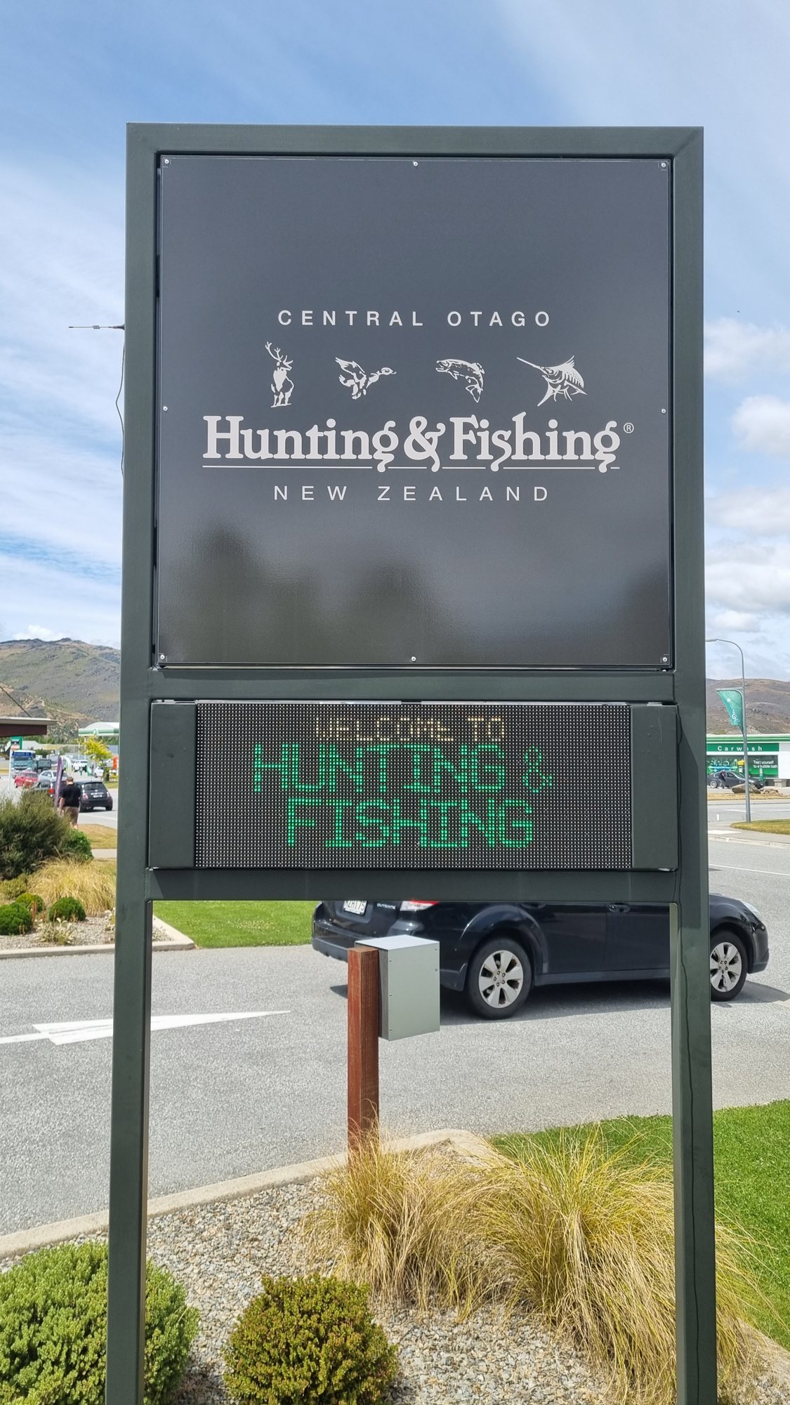 Hunting & Fishing pylon sign