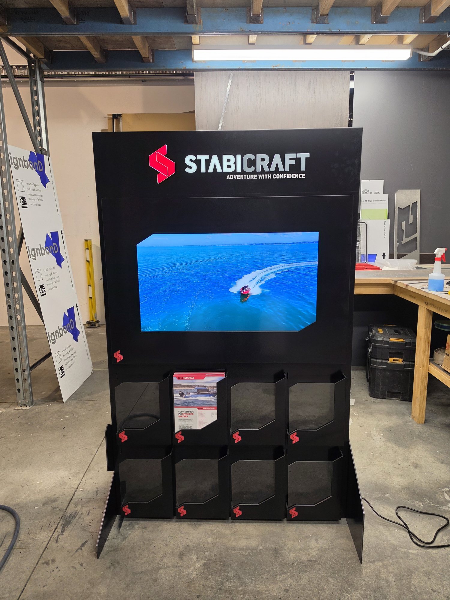 Stabicraft display with screen